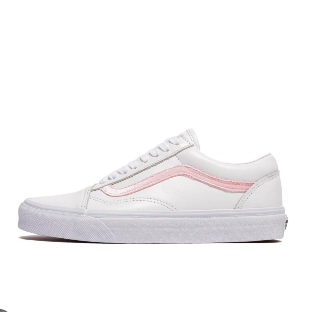 Women 8.5 Vans Old Skool with pink velvet strip